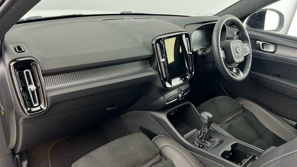 Volvo XC40 R-design T3 Climate Pack Under 9000 Miles White #6
