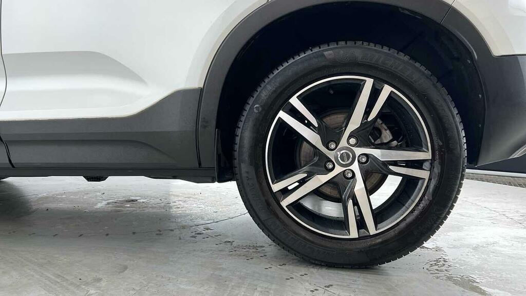 Volvo XC40 R-design T3 Climate Pack Under 9000 Miles White #4