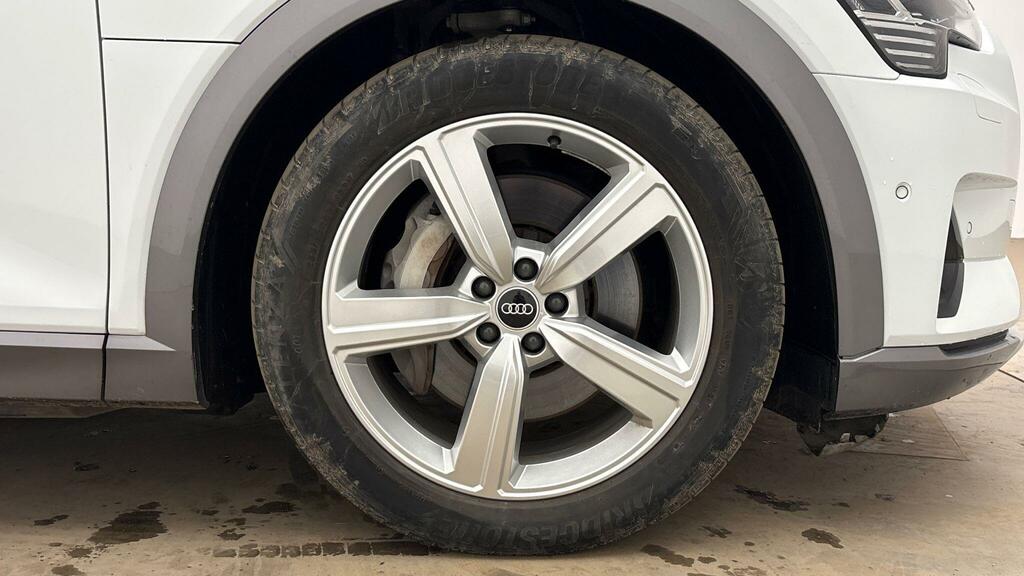 Audi E-tron 55 Technik Quattro 95Kwh 11Kw Charger White #4
