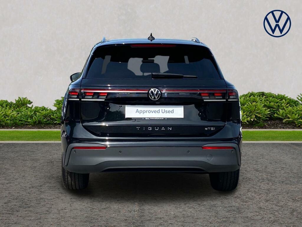 Volkswagen Tiguan 1.5 Etsi 150 Match Dsg  Black #4