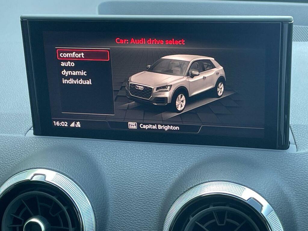 Audi Q2 35 Tfsi Black Edition S Tronic White #13