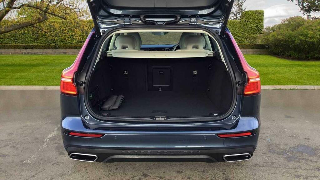 Volvo V60 Momentum, B3 Mild Hybrid Grey #69