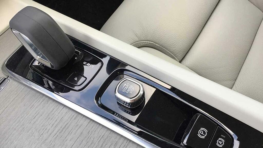 Volvo V60 Momentum, B3 Mild Hybrid Grey #34