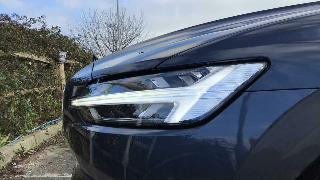 Volvo V60 Momentum, B3 Mild Hybrid Grey #75
