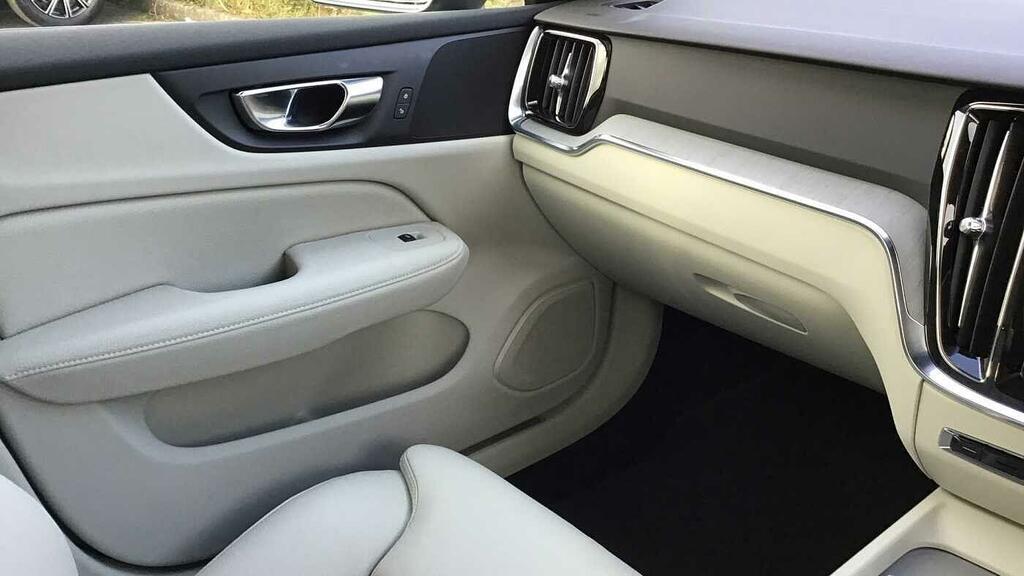 Volvo V60 Momentum, B3 Mild Hybrid Grey #16