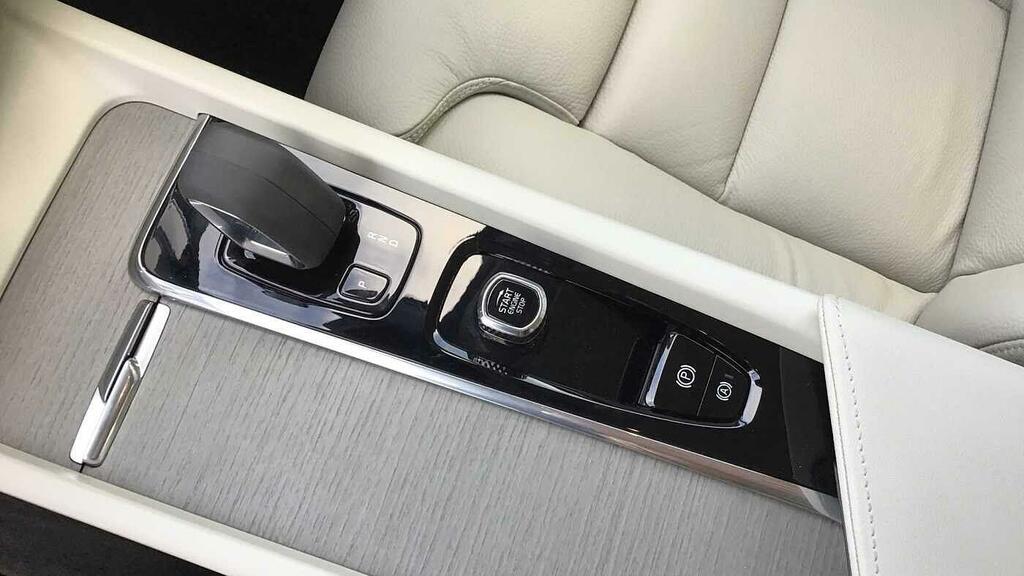 Volvo V60 Momentum, B3 Mild Hybrid Grey #32