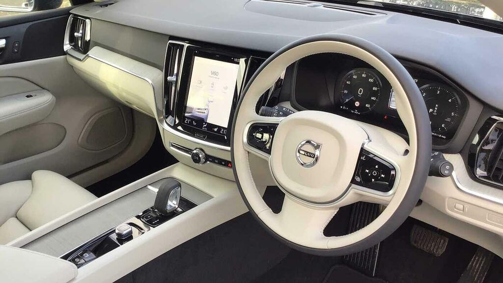 Volvo V60 Momentum, B3 Mild Hybrid Grey #25