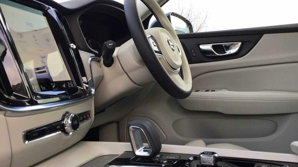 Volvo V60 Momentum, B3 Mild Hybrid Grey #31