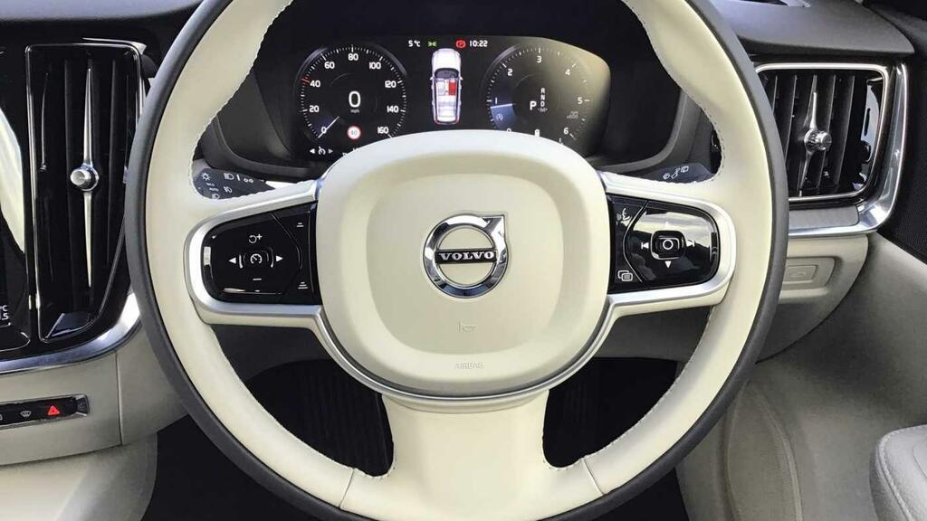 Volvo V60 Momentum, B3 Mild Hybrid Grey #71