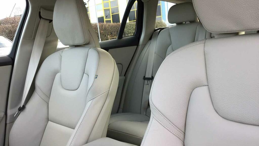Volvo V60 Momentum, B3 Mild Hybrid Grey #51