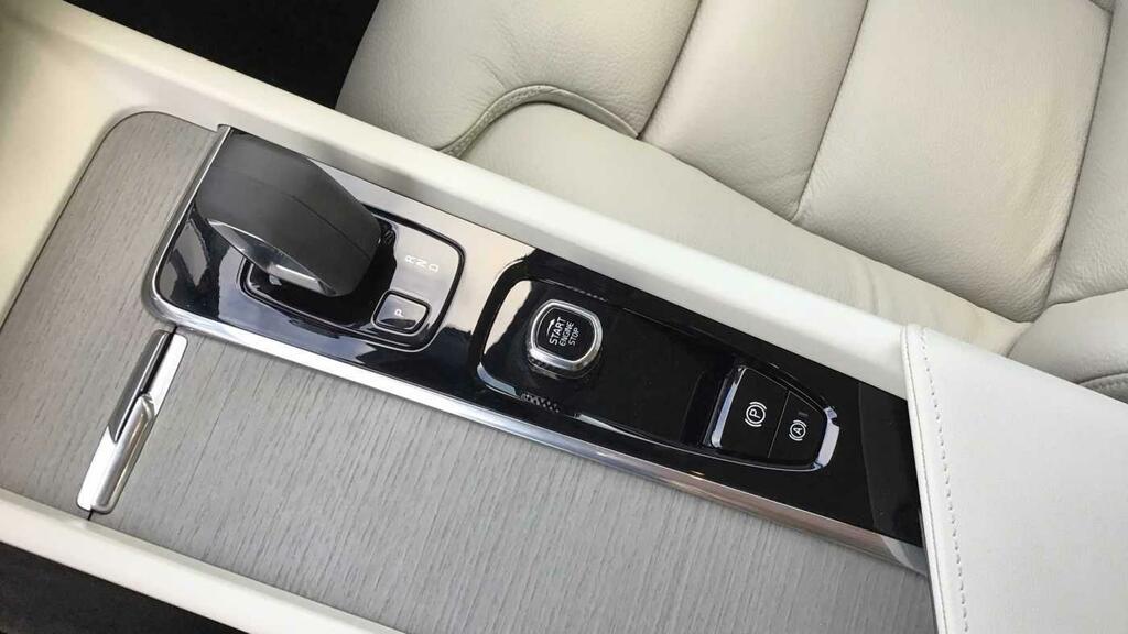 Volvo V60 Momentum, B3 Mild Hybrid Grey #53