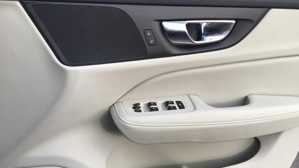 Volvo V60 Momentum, B3 Mild Hybrid Grey #59