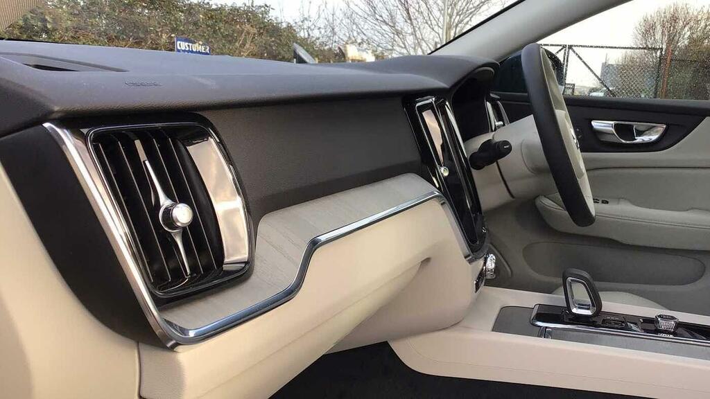 Volvo V60 Momentum, B3 Mild Hybrid Grey #30