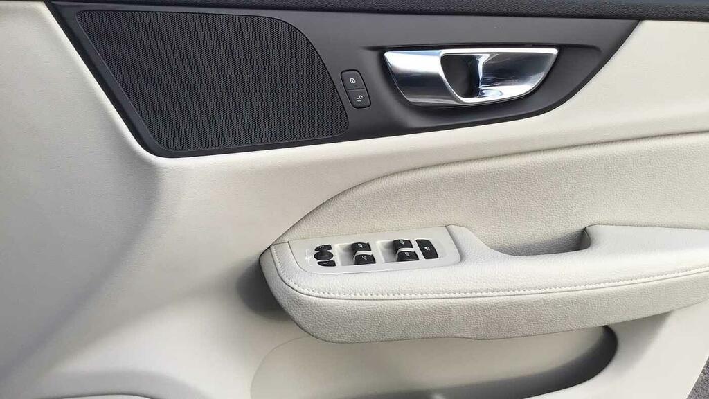 Volvo V60 Momentum, B3 Mild Hybrid Grey #24