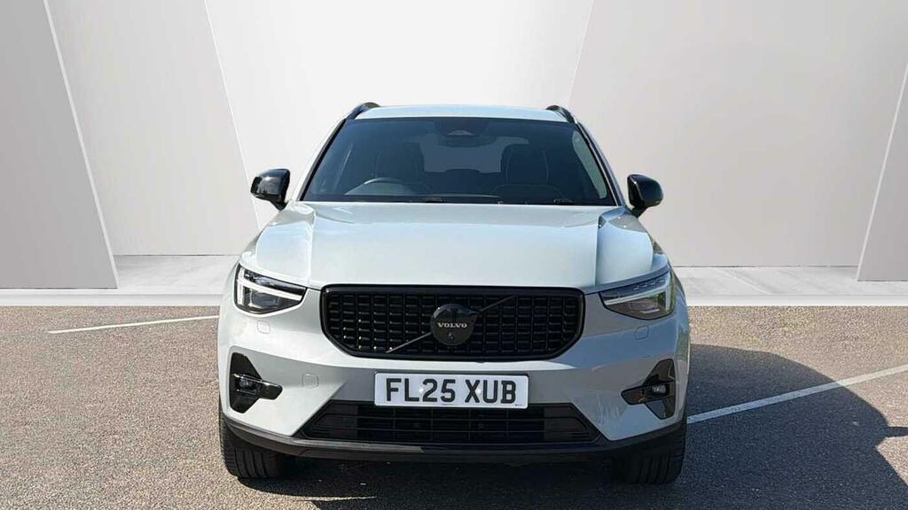 Volvo XC40 2.0 B4 Mhev Plus Black Edition Suv Hybr Grey #3