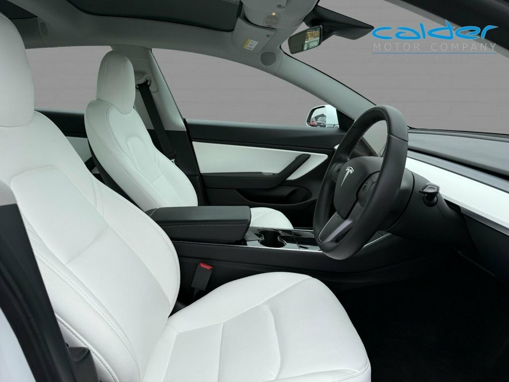 Tesla Model 3 Dual Motor Performance Saloon LG70WVH White #4