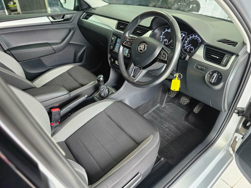 Skoda Rapid Spaceback 1L Se Tech Silver #3