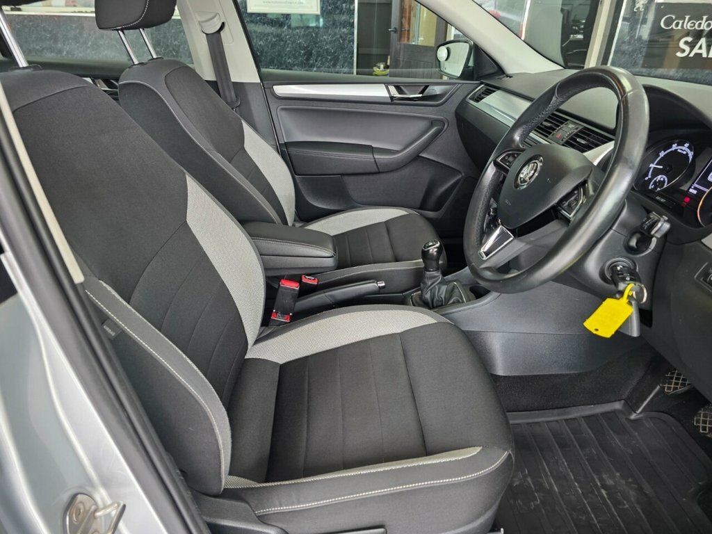Skoda Rapid Spaceback 1L Se Tech Silver #4