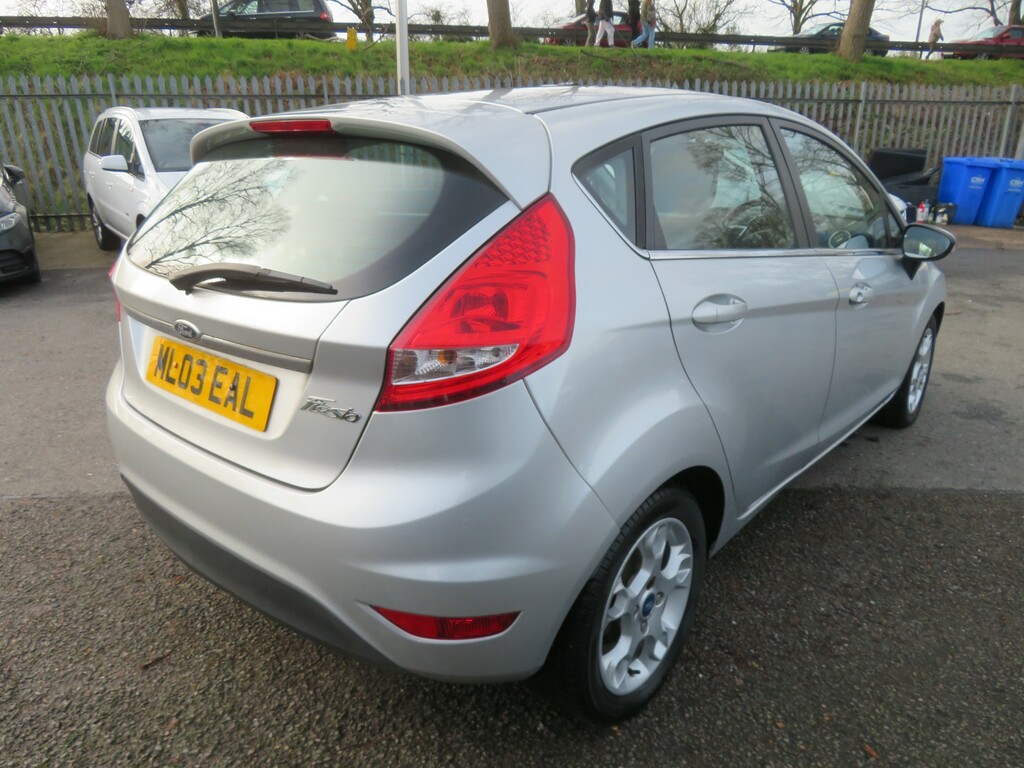 Ford Fiesta Zetec Silver #4