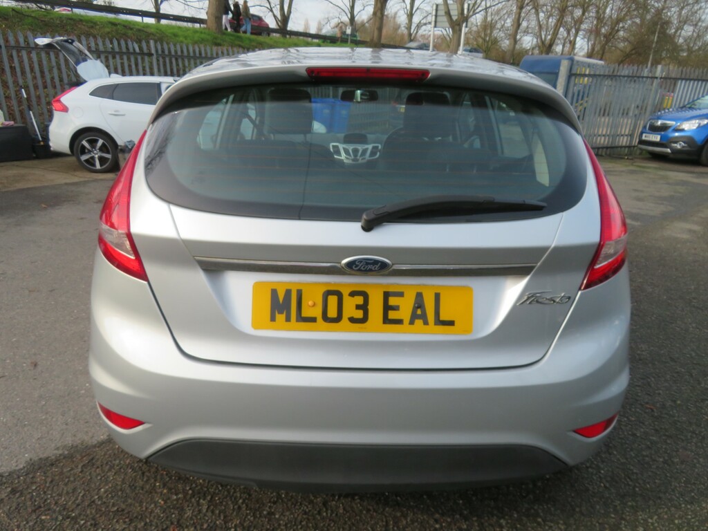 Ford Fiesta Zetec Silver #5