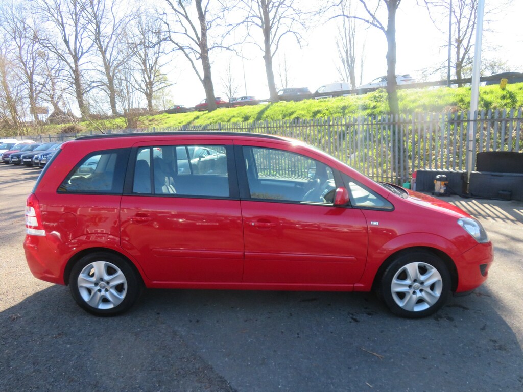 Vauxhall Zafira Exclusiv KS63DPZ Red #3