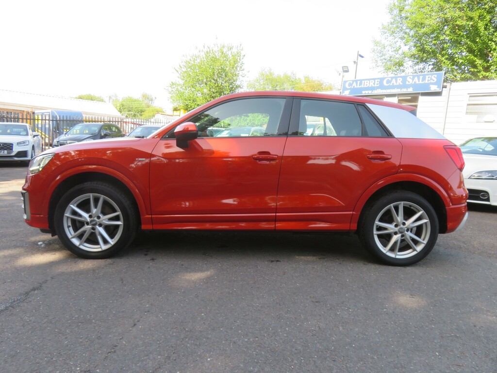 Audi Q2 Tfsi S Line DE17GCU Orange #4