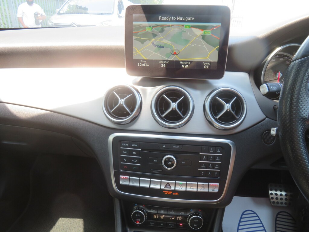 Mercedes-Benz 200 C 200 Se Executive Edition White #16