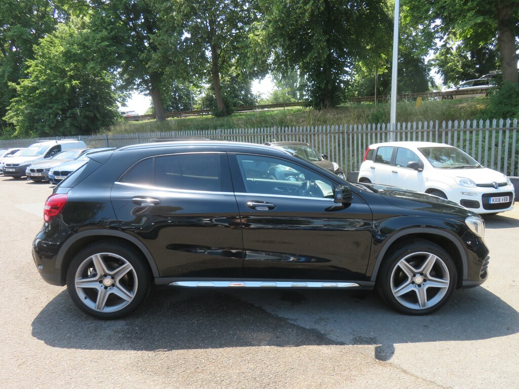 Mercedes-Benz 200 Gla D 4Matic Amg Line Premium Plus  #3