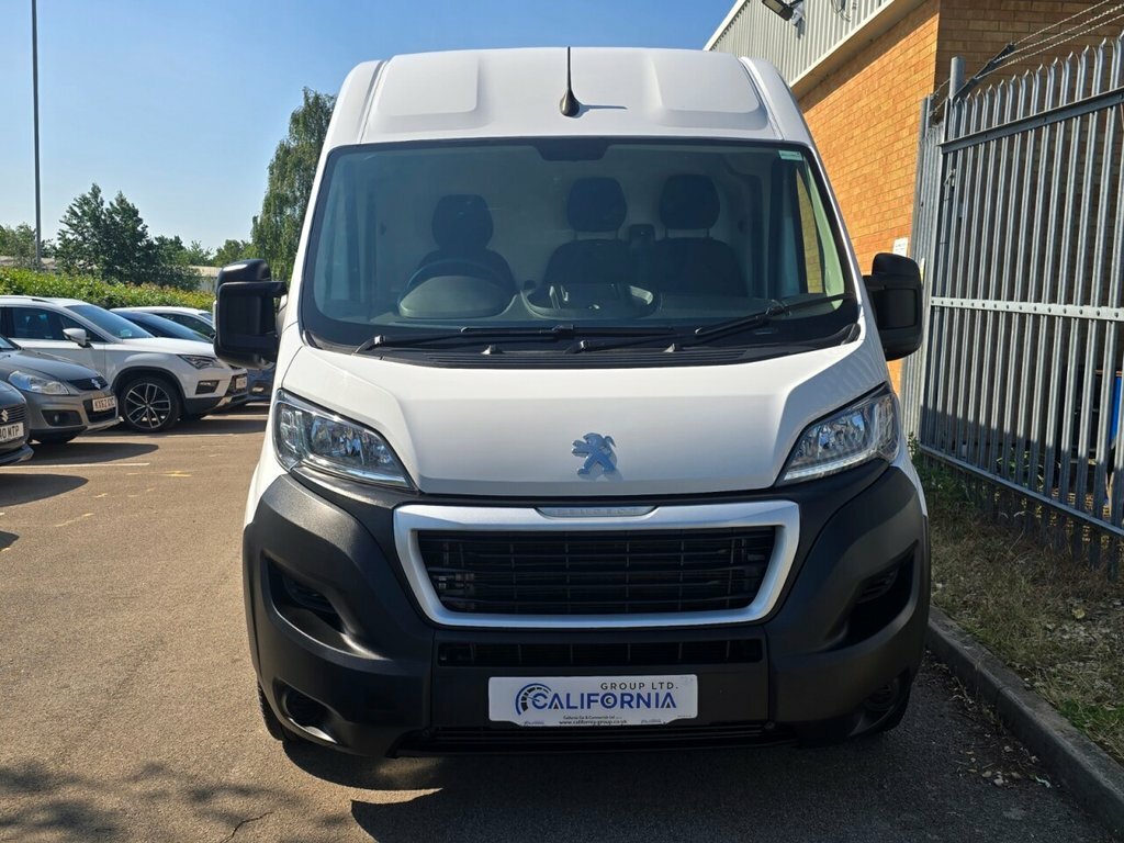 Peugeot Boxer 2.2L Professional Premium BT24UHN White #3