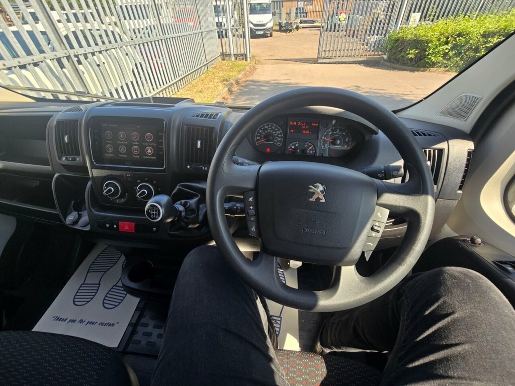 Peugeot Boxer 2.2L Professional Premium BT24UHN White #2