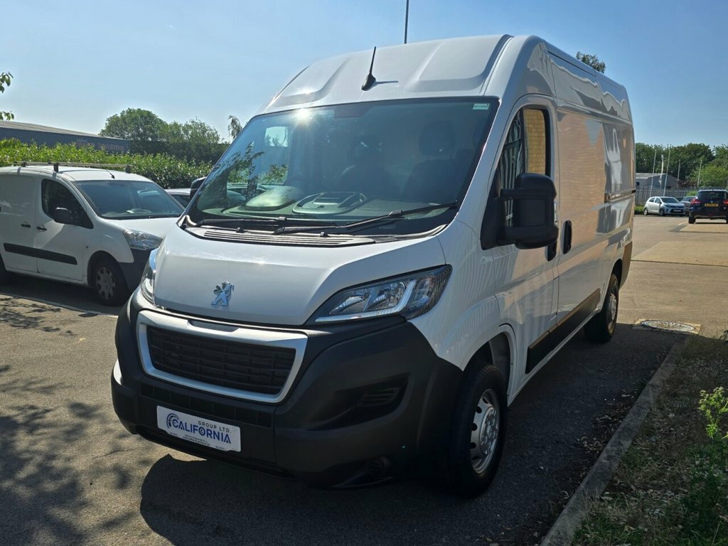 Peugeot Boxer 2.2L Professional Premium BT24UHN White #4