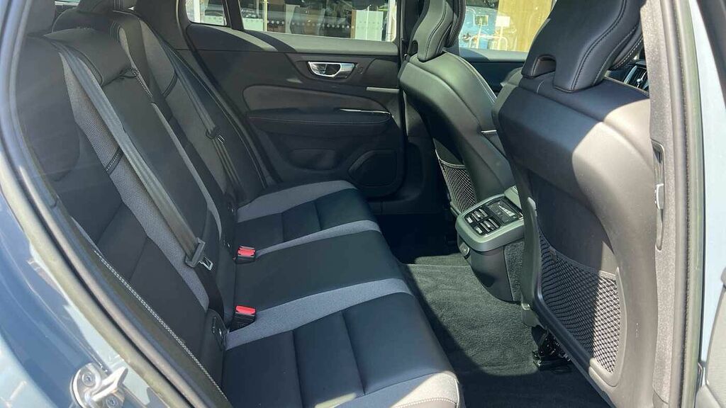 Volvo V60 2.0 Ultimate, B4 Mild Hybrid, Dark Sunroo  #6