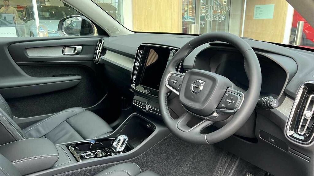 Volvo XC40 2.0 Plus, B3 Mild Hybrid, Dark Leather, 3 HV75GAX #4