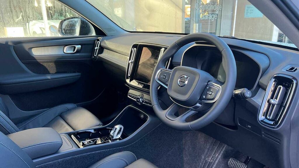 Volvo XC40 2.0 Plus, B3 Mild Hybrid, Dark Leather, 3 HV75GDE #4