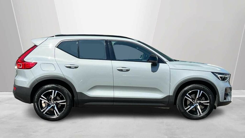 Volvo XC40 2.0 Plus, B3 Mild Hybrid, Dark #3