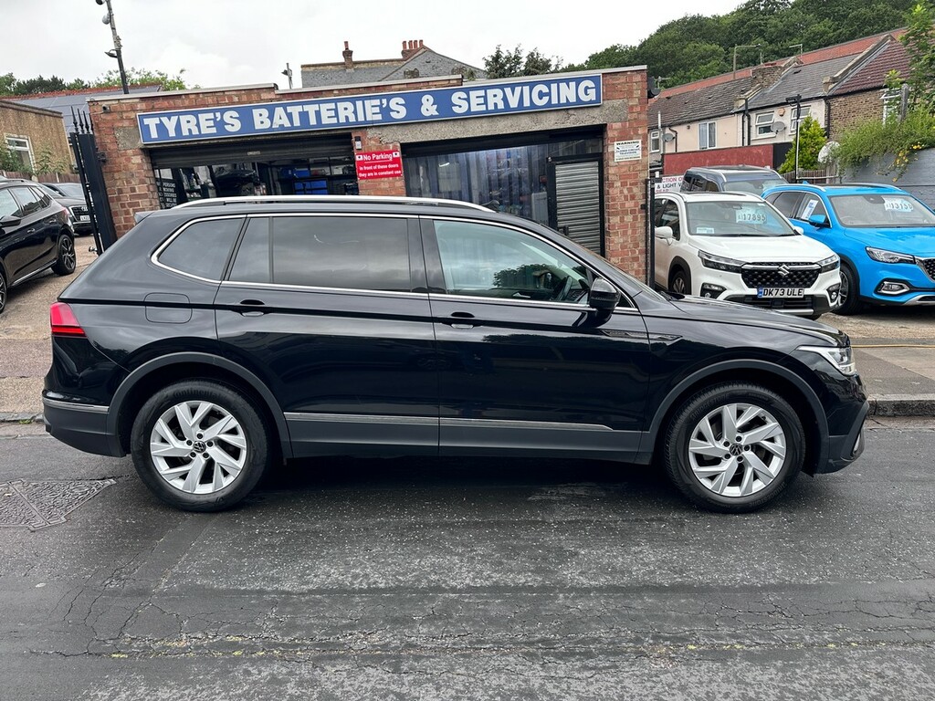 Volkswagen Tiguan Allspace 1.5 Tsi Life Dsg Euro 6 Black #2