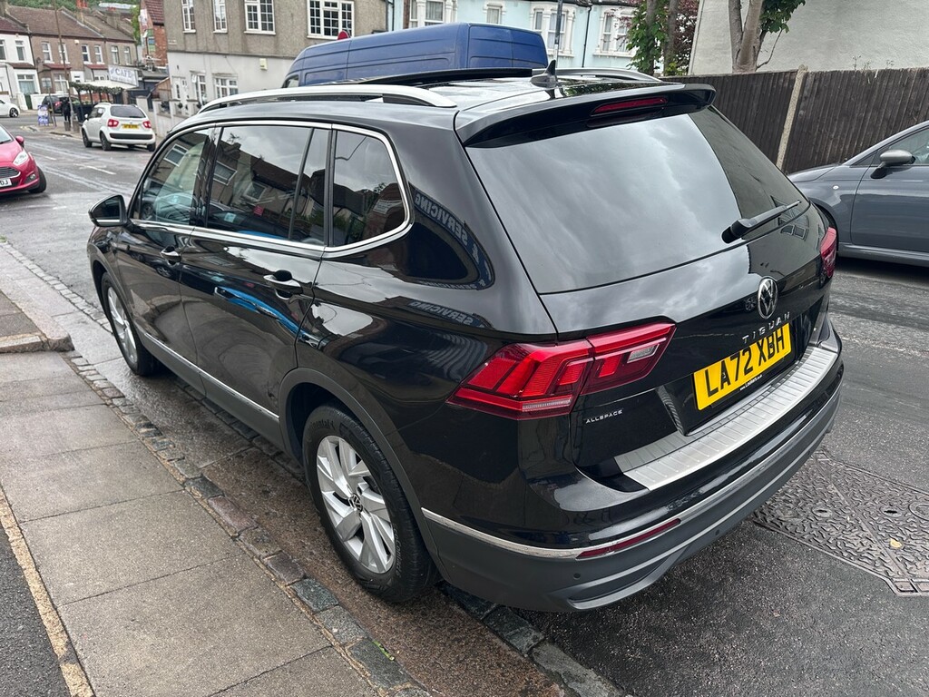Volkswagen Tiguan Allspace 1.5 Tsi Life Dsg Euro 6 Black #5