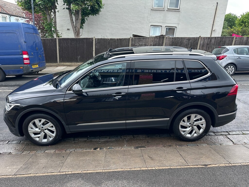 Volkswagen Tiguan Allspace 1.5 Tsi Life Dsg Euro 6 Black #6