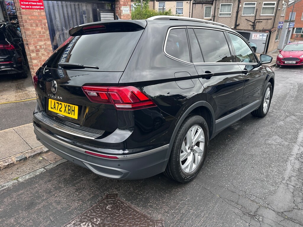 Volkswagen Tiguan Allspace 1.5 Tsi Life Dsg Euro 6 Black #3