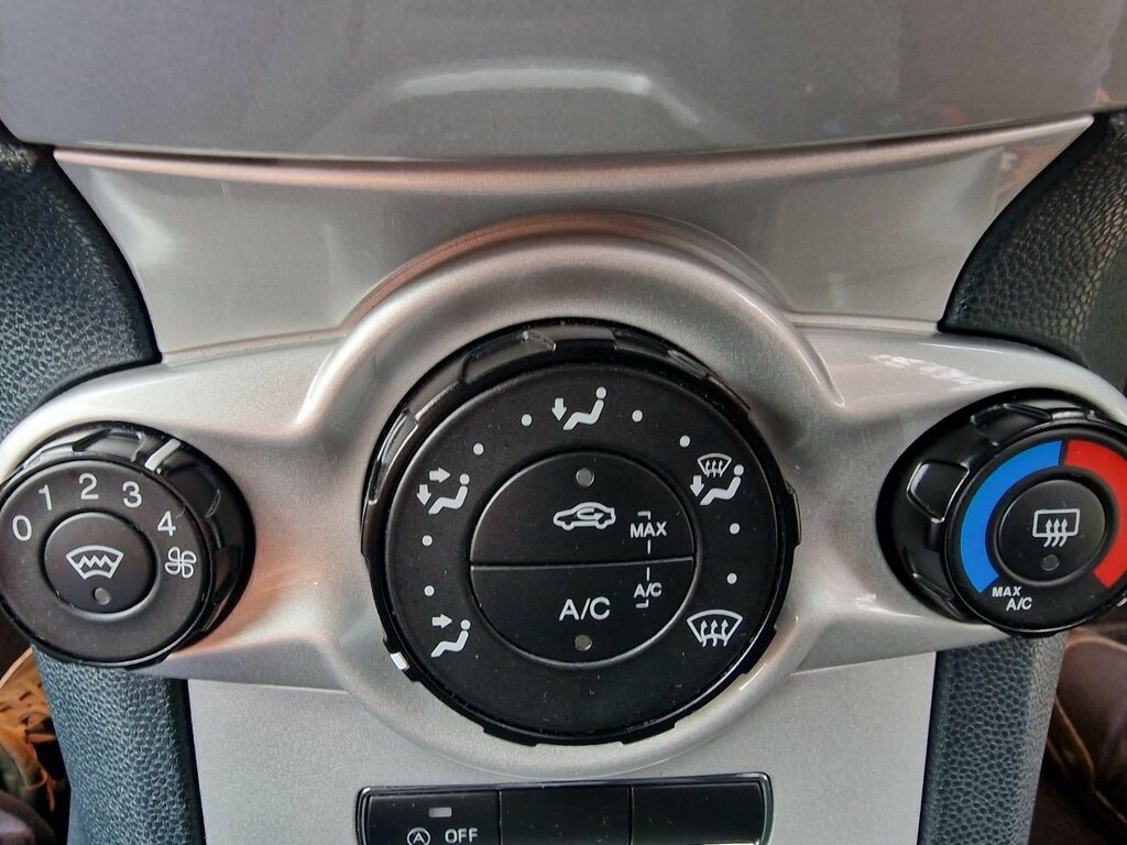 Ford Fiesta 1.4 Edge White #12