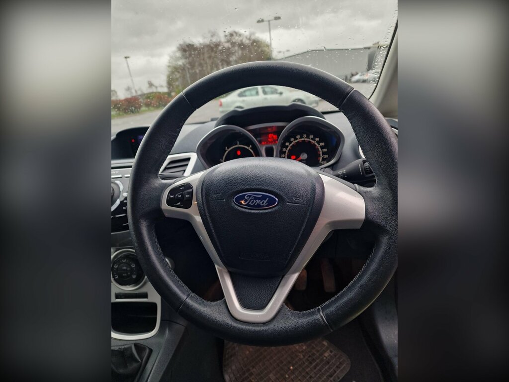 Ford Fiesta 1.4 Edge White #8