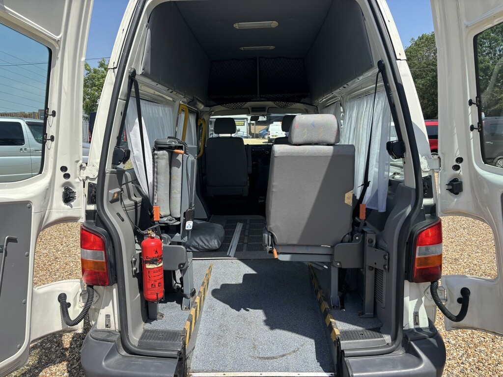 Volkswagen Transporter Mpv Black #9