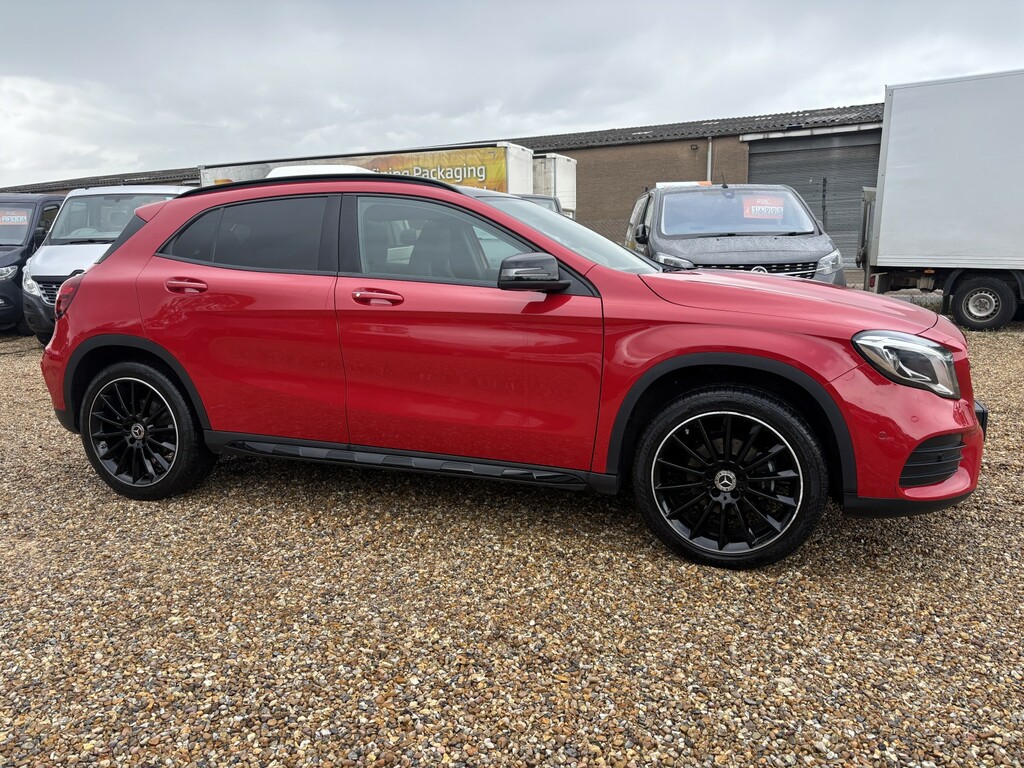 Mercedes-Benz GLA Class 1.6 Gla200 Amg Line Edition Red #2