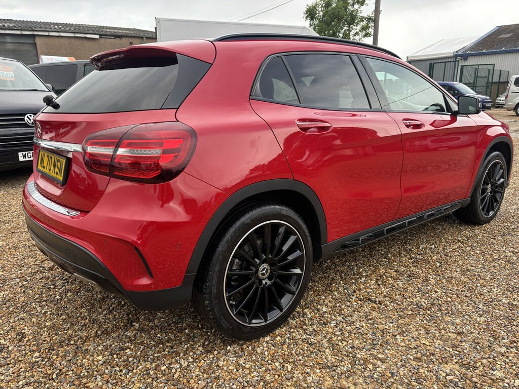 Mercedes-Benz GLA Class 1.6 Gla200 Amg Line Edition Red #3