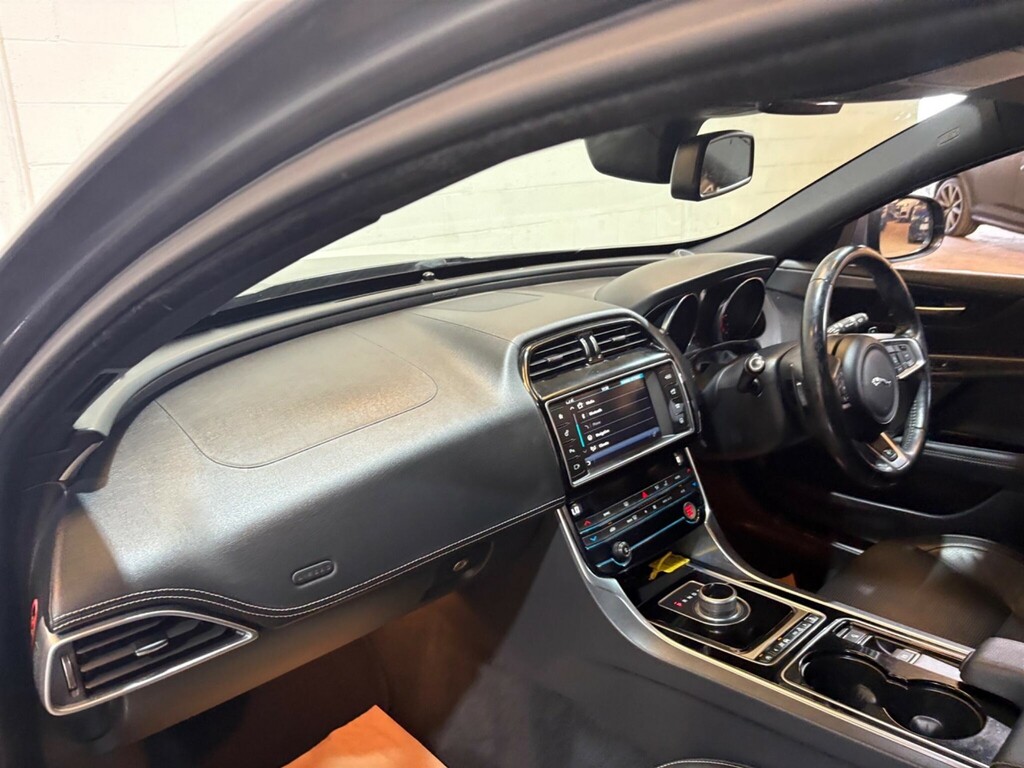 Jaguar XE D R-sport Red #44