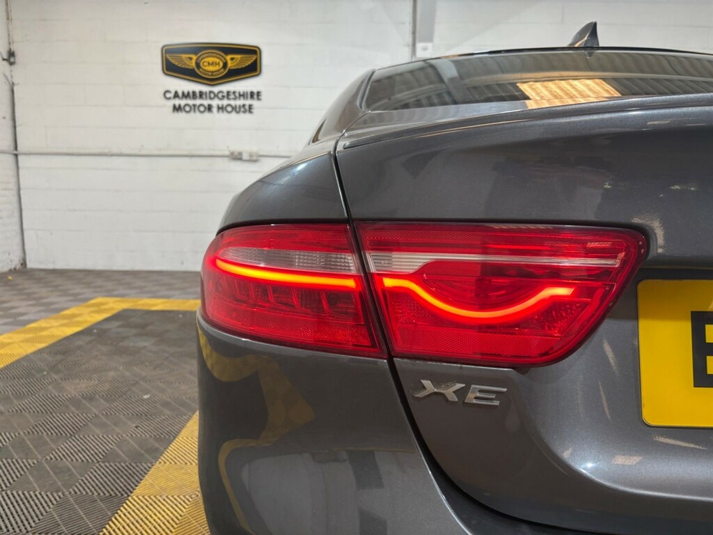 Jaguar XE D R-sport Red #62