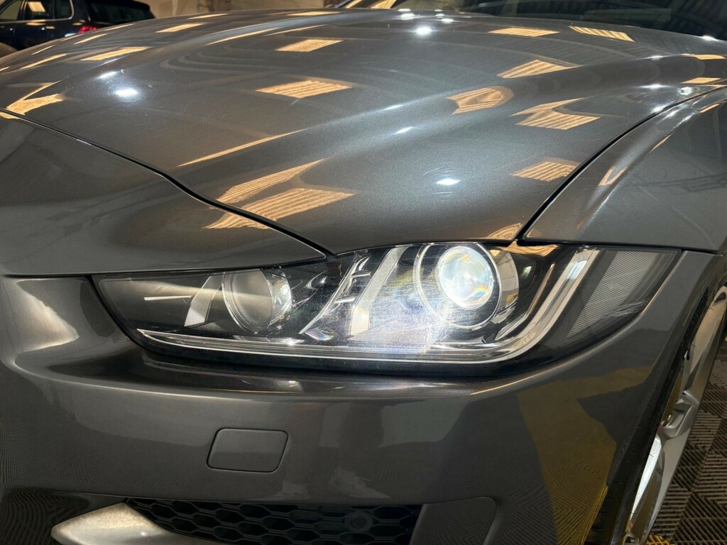 Jaguar XE D R-sport Red #52