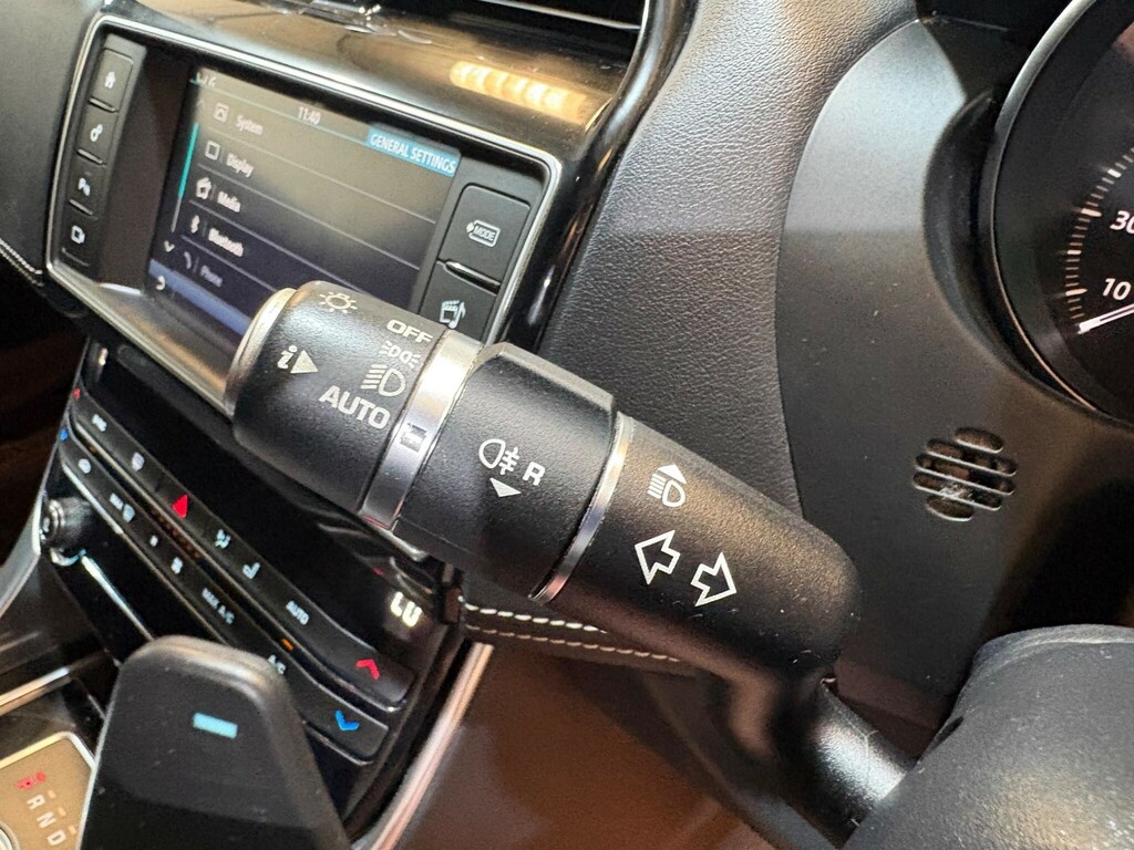 Jaguar XE D R-sport Red #21