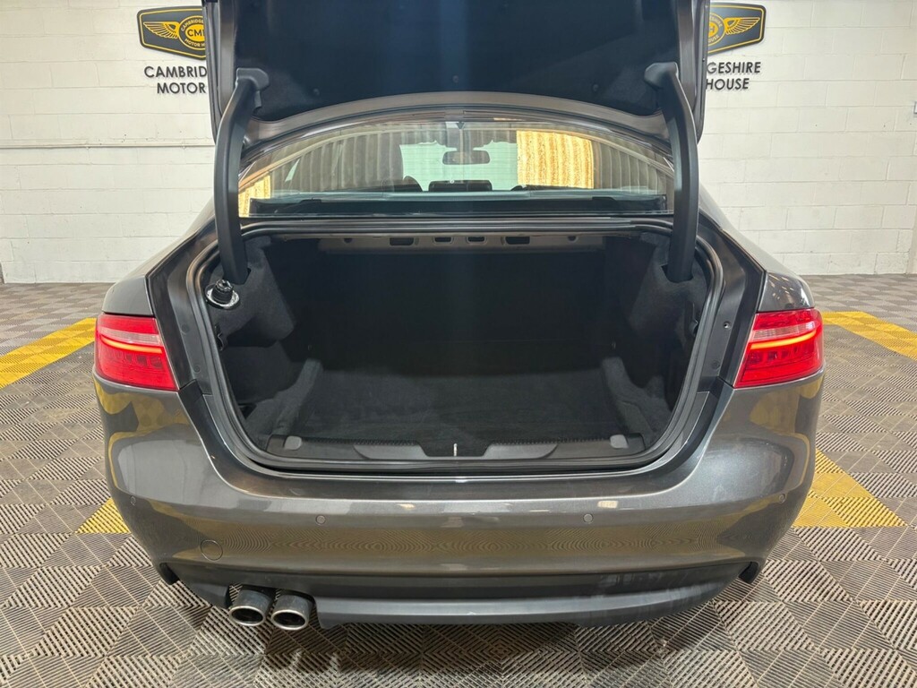Jaguar XE D R-sport Red #59