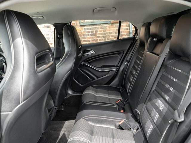 Mercedes-Benz GLA Class 2019 1.6 Gla180 Urban Edition Suv DM19FDE Grey #4